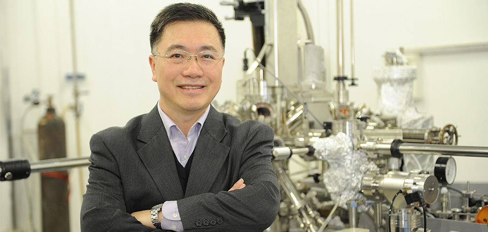 A Chinese man in suit standing in a lab.