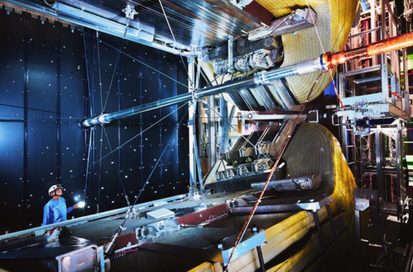 Inside the LHCb Detector at the aperture of the dipole magnet: in the foreground, one observes the beam pipe, where protons are accelerated. Dominating the background, the dark blue wall is the SciFi Tracker.
